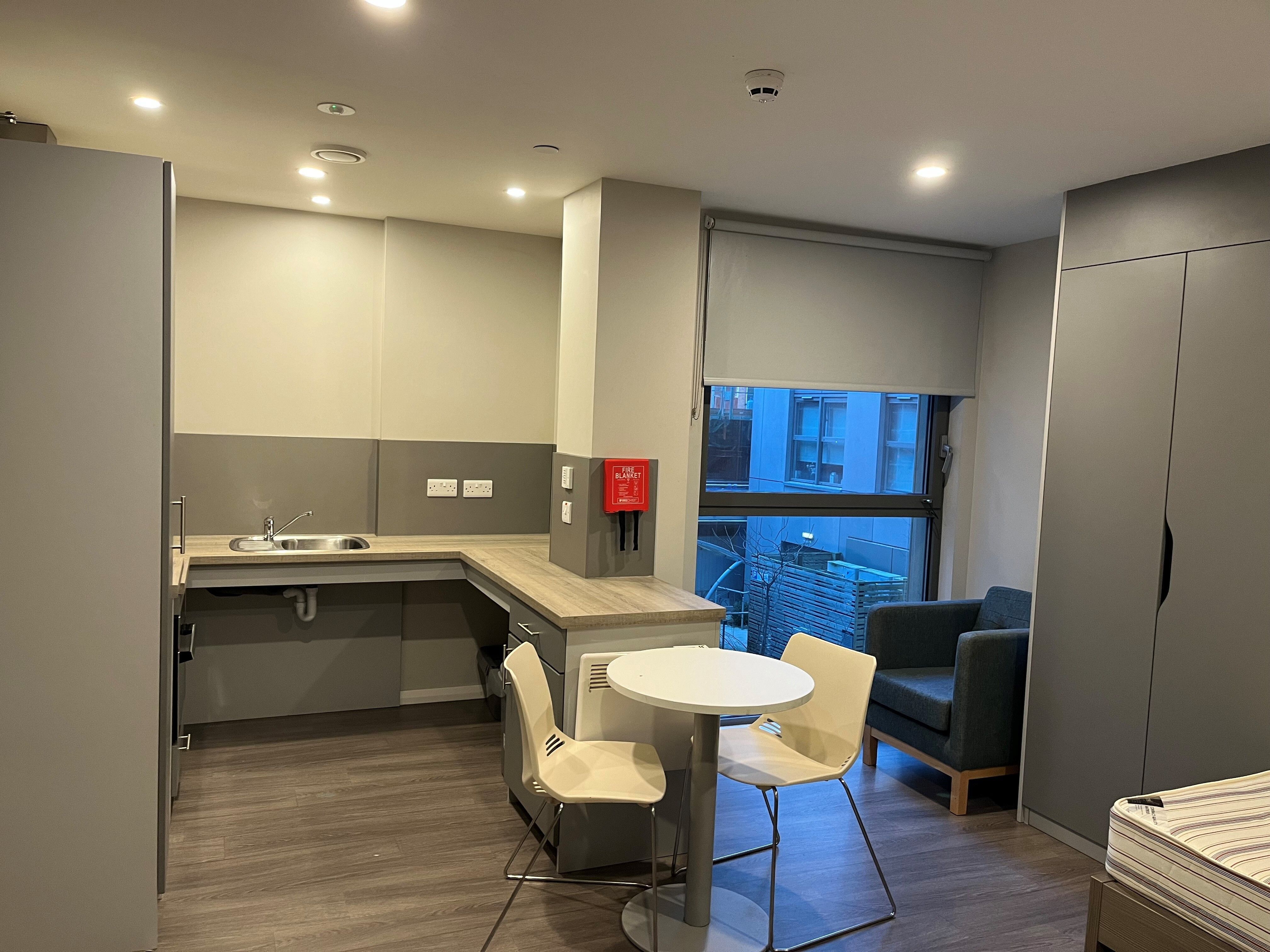 Studio Bronze - Accessible